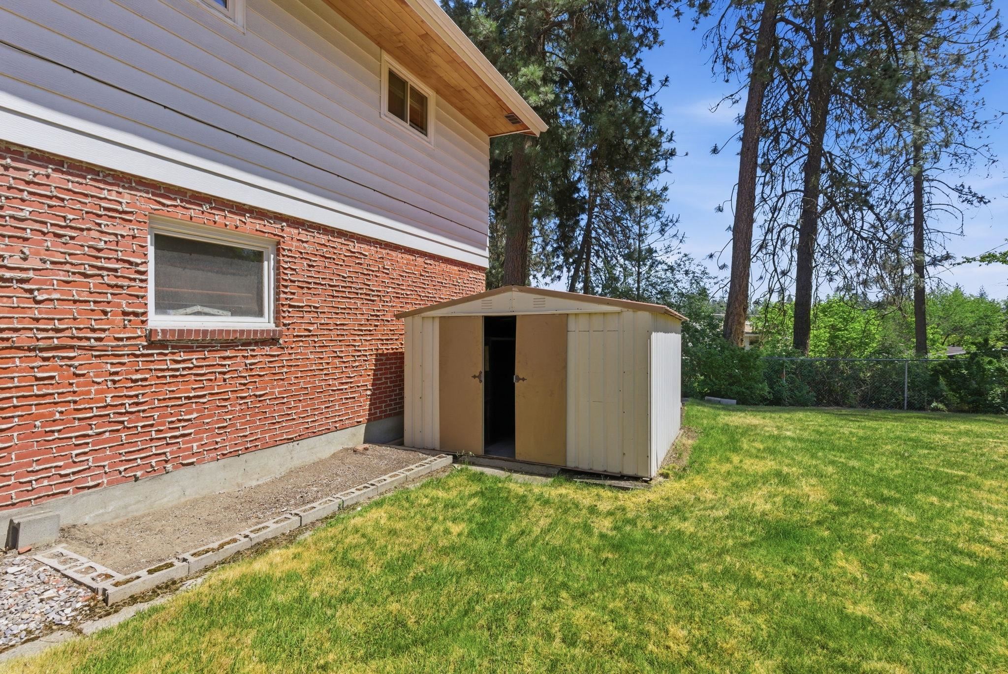 903 West Hawthorne Road Spokane, WA 99218 - Photo 47 of 50