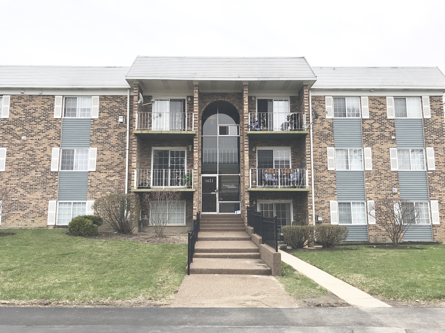 1621 North Windsor Drive, Unit 214 Arlington Heights, IL 60004 - Photo 1 of 30