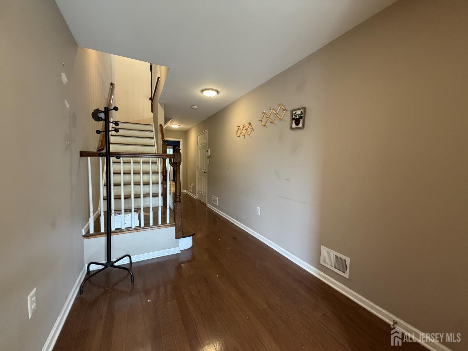 247 River Road Piscataway, NJ 08854 - Photo 4 of 24 Gallery Image 4