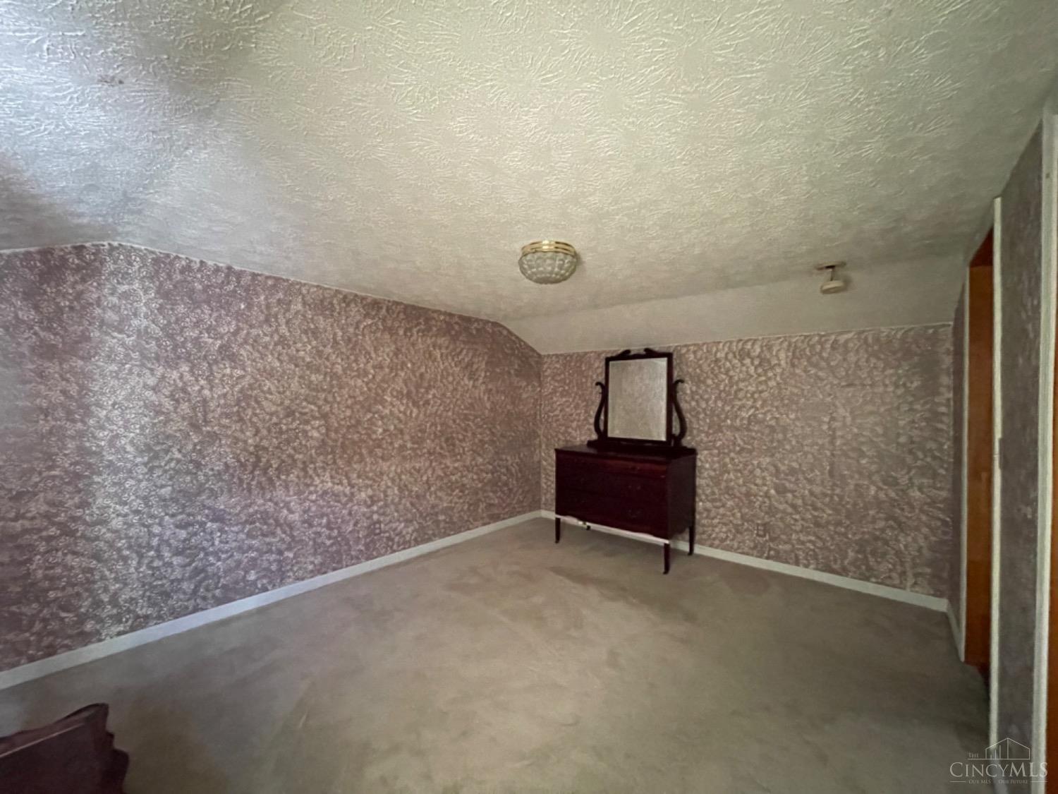 6066 Blue Rock Road Cincinnati, OH 45247 - Photo 15 of 22 Gallery Image 15