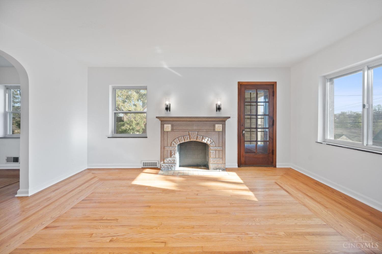 5525 Vogel Road Cincinnati, OH 45239 - Photo 5 of 46