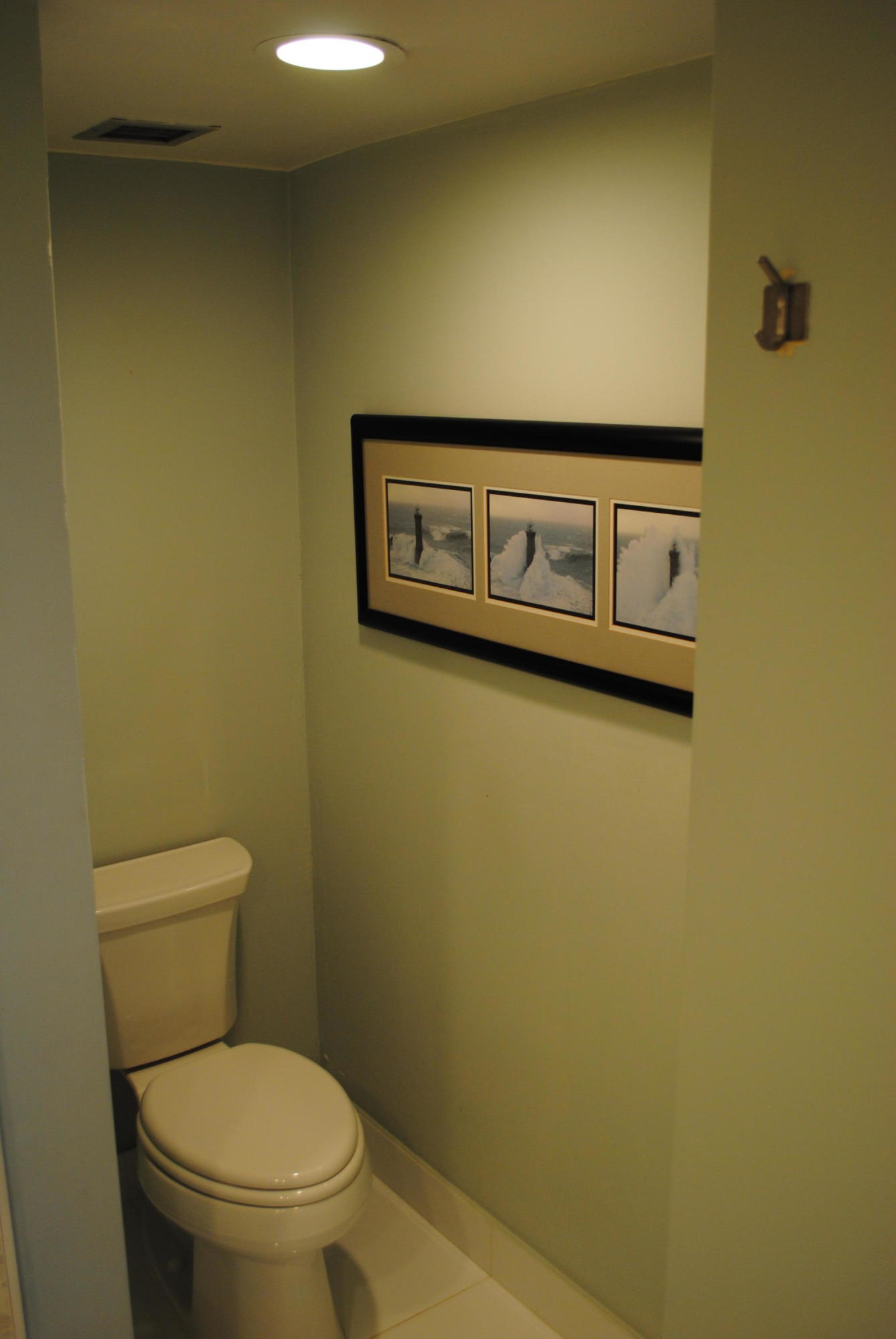 750 Northeast Spanish River Boulevard, Unit 503 Boca Raton, FL 33431 - Photo 12 of 32 a bathroom with a toilet