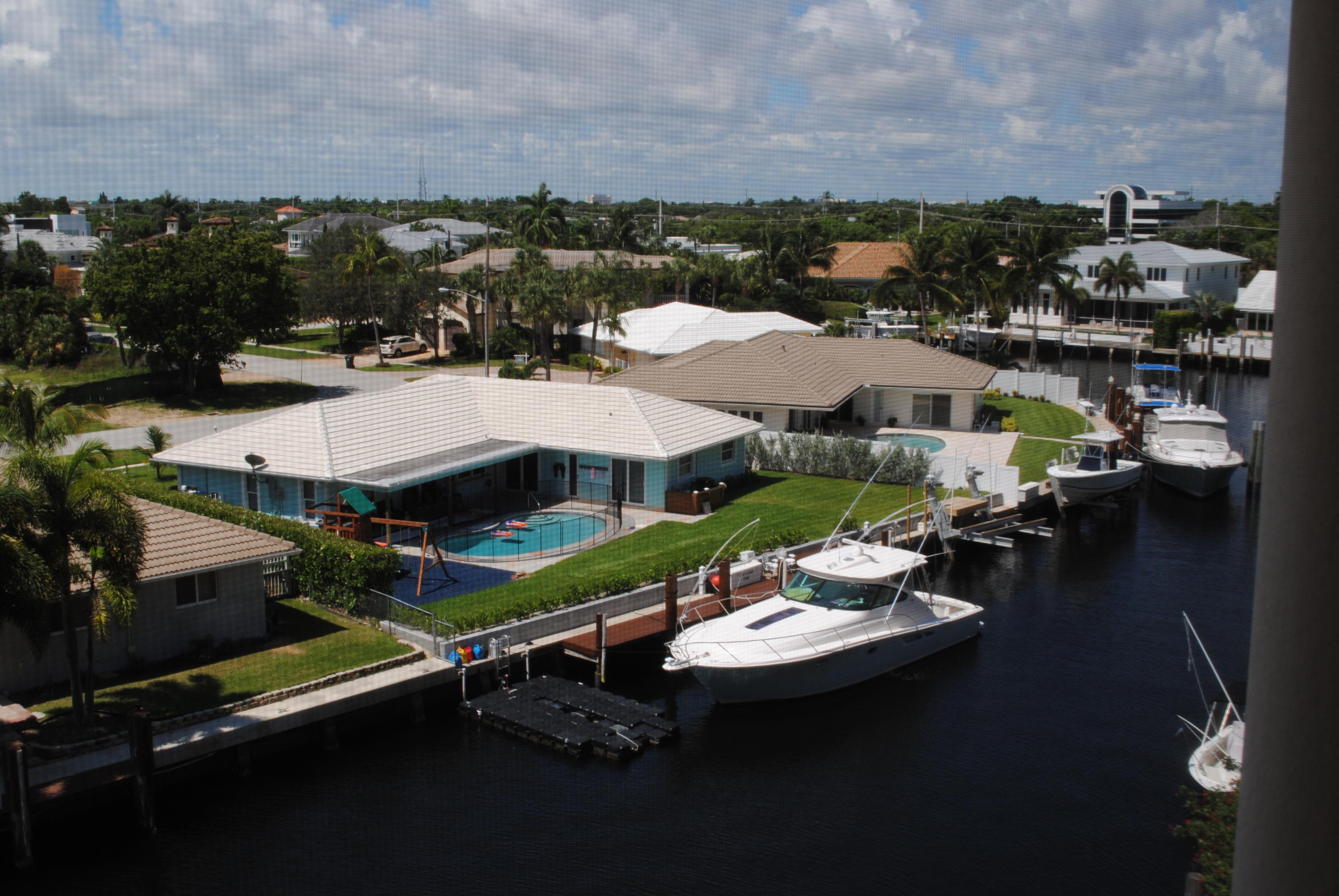 750 Northeast Spanish River Boulevard, Unit 503 Boca Raton, FL 33431 - Photo 25 of 32 an aerial view of a patio and outdoor seating