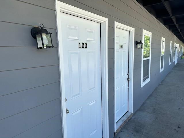 432 4th Avenue Dalton, GA 30721 - Photo 3 of 25 a bathroom with a shower