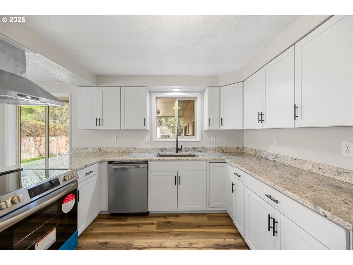 8981 Garden Valley Road Roseburg, OR 97471 - Photo 4 of 34