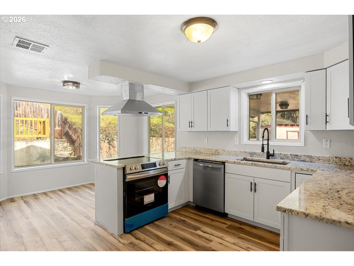 8981 Garden Valley Road Roseburg, OR 97471 - Photo 5 of 34