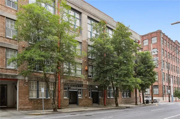 $1,400 | 1111 South Peters Street, Unit 205, New Orleans, LA 70130