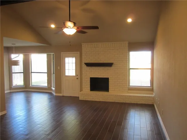 $2,600 | 209 Ginger Lane, Euless, TX 76039