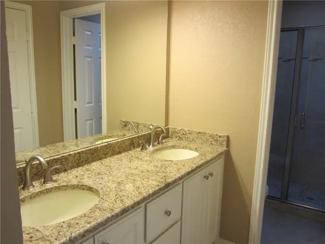 $2,600 | 209 Ginger Lane, Euless, TX 76039