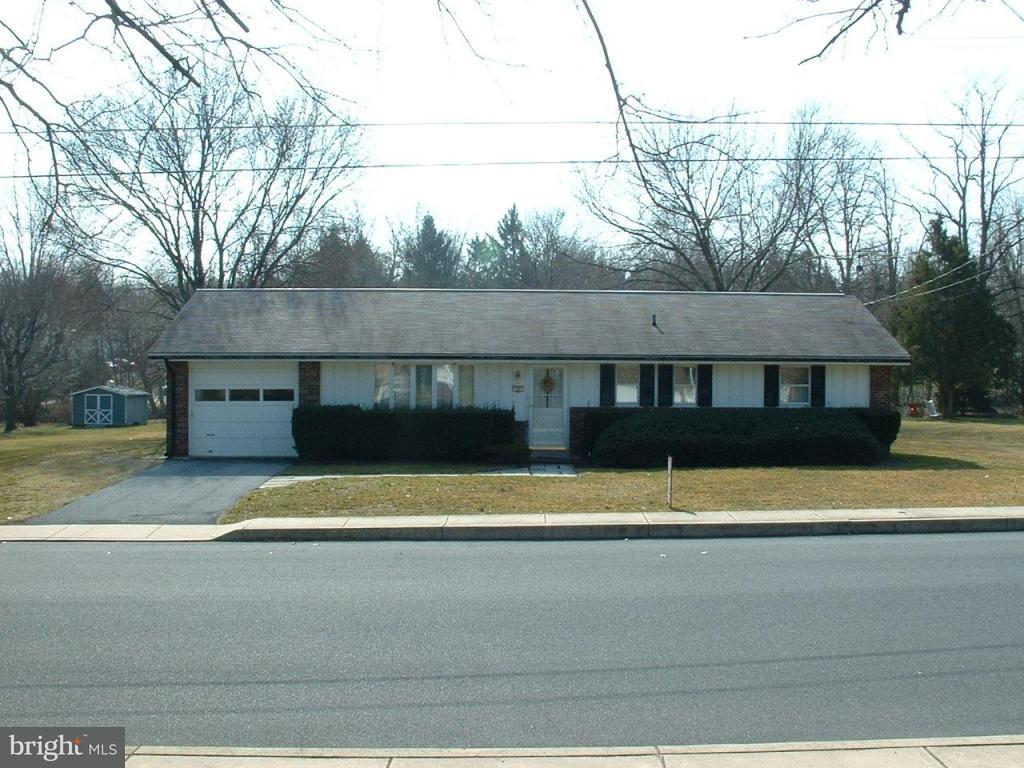 25 Miller Road Akron, PA 17501 - Photo 1 of 4