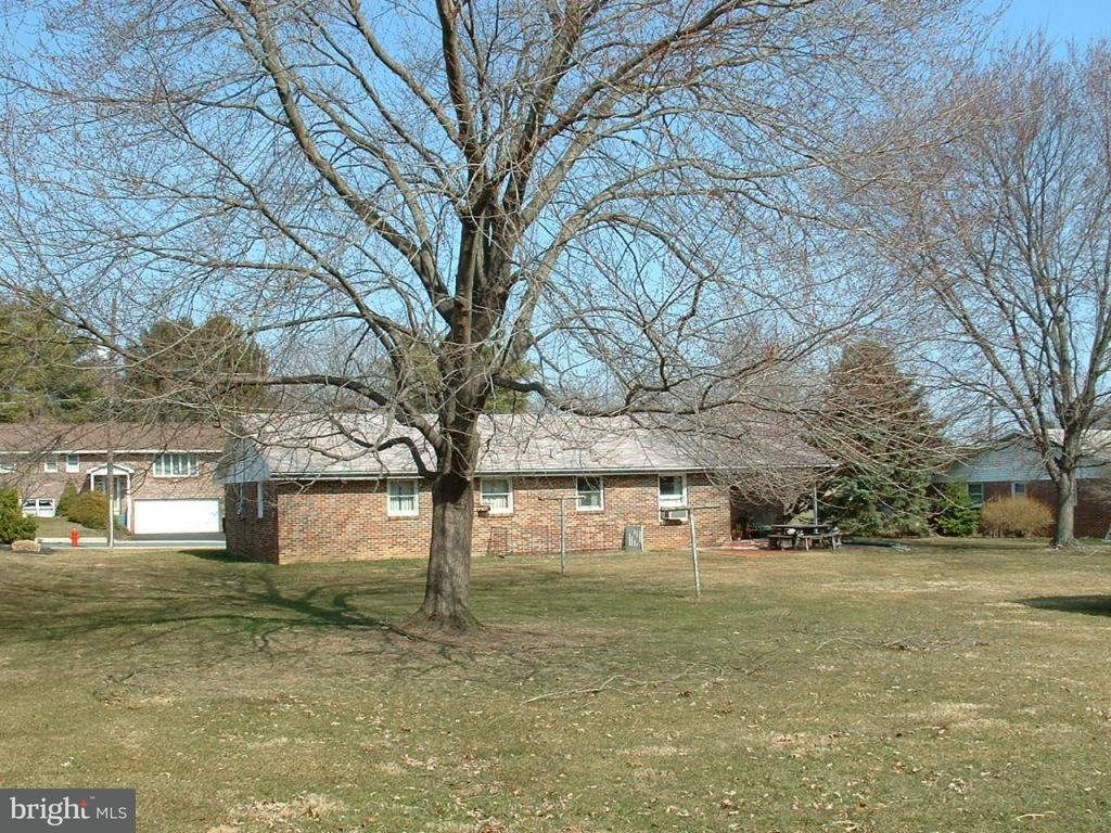 25 Miller Road Akron, PA 17501 - Photo 3 of 4