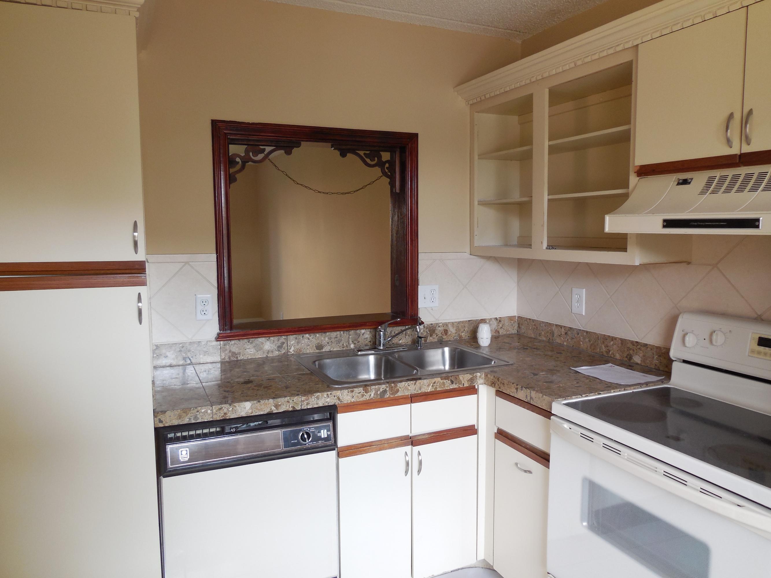 21950 Soundview Terrace, Unit 101 Boca Raton, FL 33433 - Photo 5 of 16 KITCHEN2