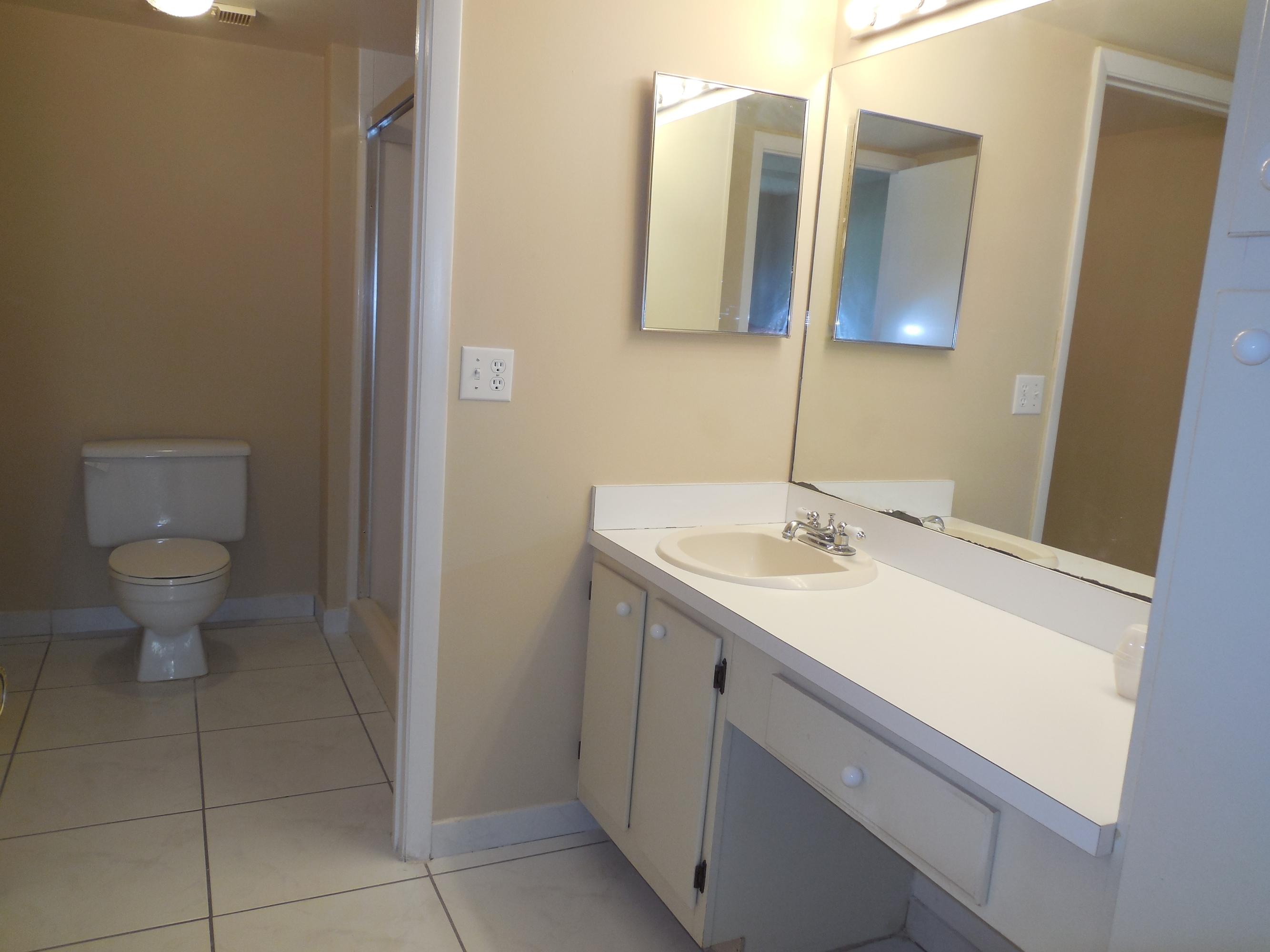 21950 Soundview Terrace, Unit 101 Boca Raton, FL 33433 - Photo 7 of 16 MASTER BATH