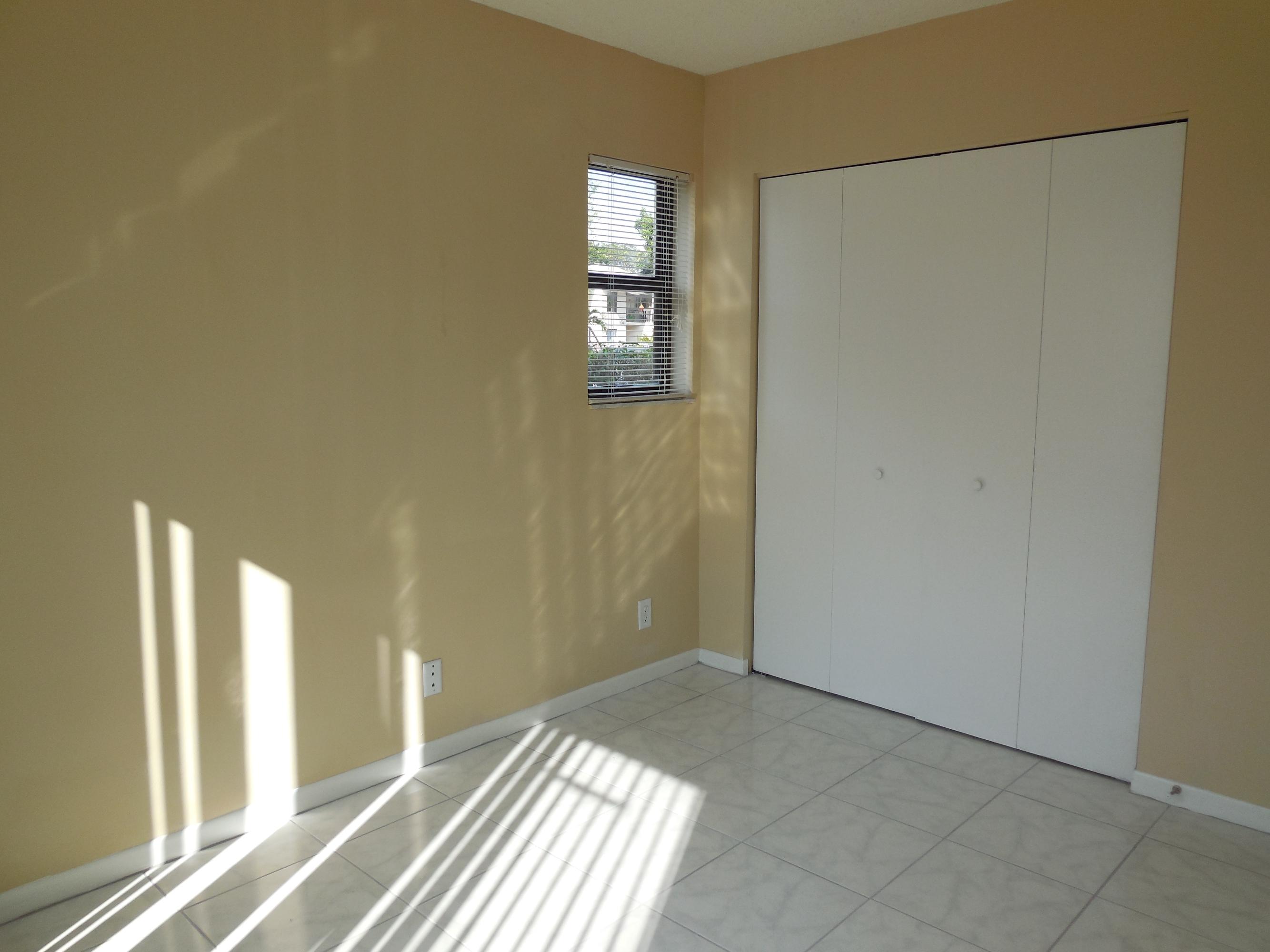21950 Soundview Terrace, Unit 101 Boca Raton, FL 33433 - Photo 8 of 16 BADROOM2B