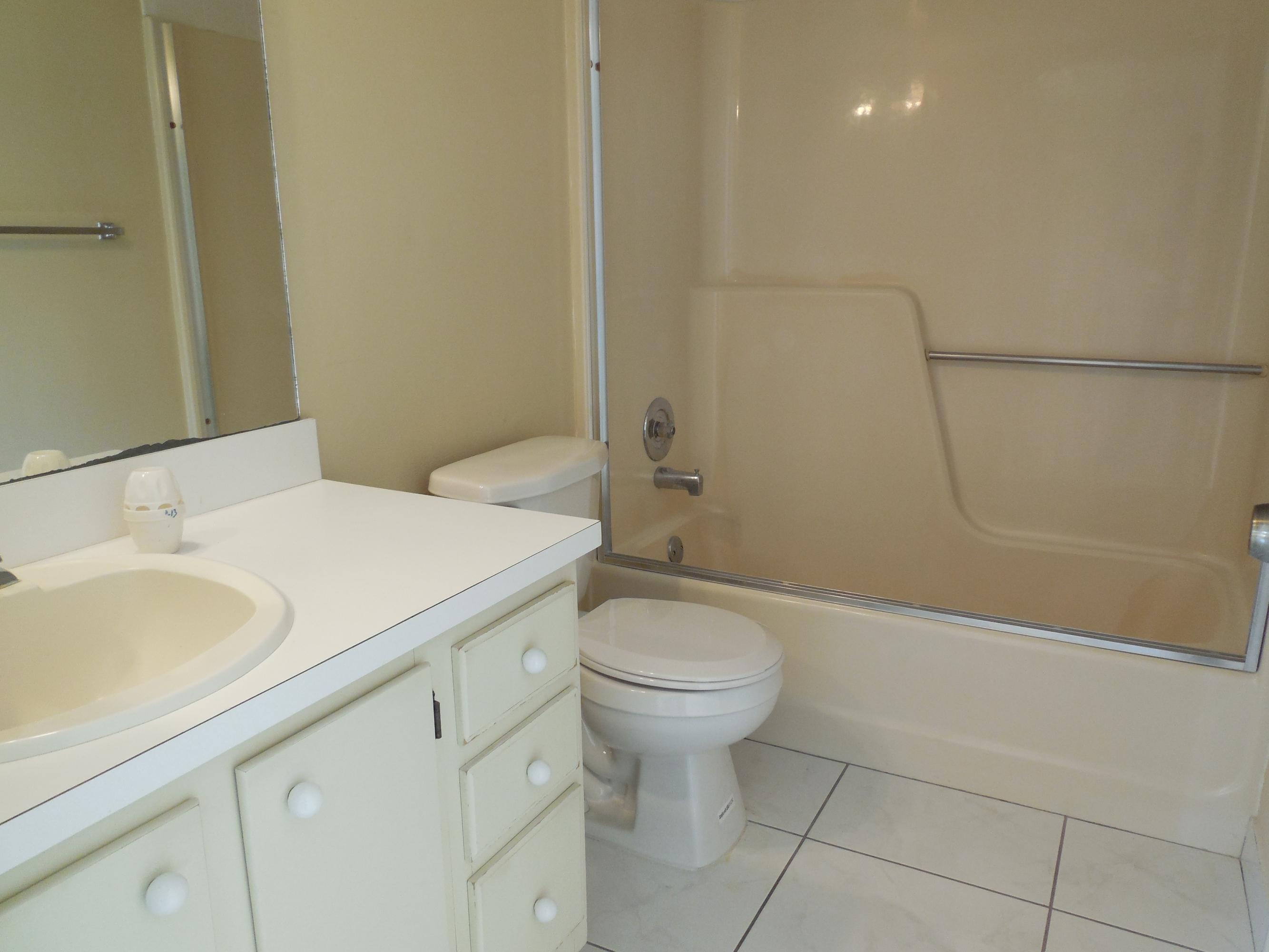 21950 Soundview Terrace, Unit 101 Boca Raton, FL 33433 - Photo 9 of 16 HALL BATH