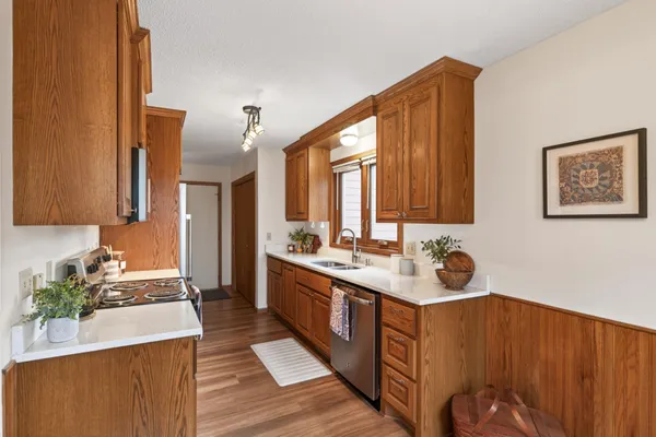 $500,000 | 5740 Rosewood Lane, Plymouth, MN 55442