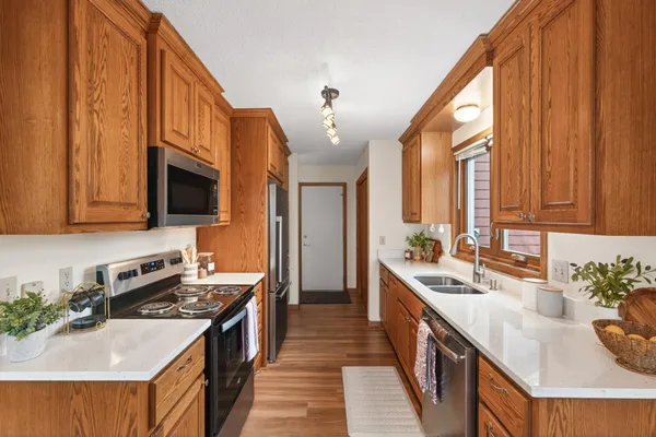 $500,000 | 5740 Rosewood Lane, Plymouth, MN 55442