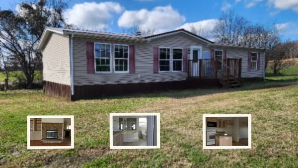 a view of front of a house with a yard
