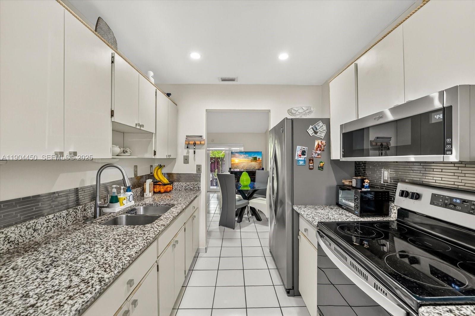 14049 Southwest 55th Street Miami, FL 33175 - Photo 8 of 19