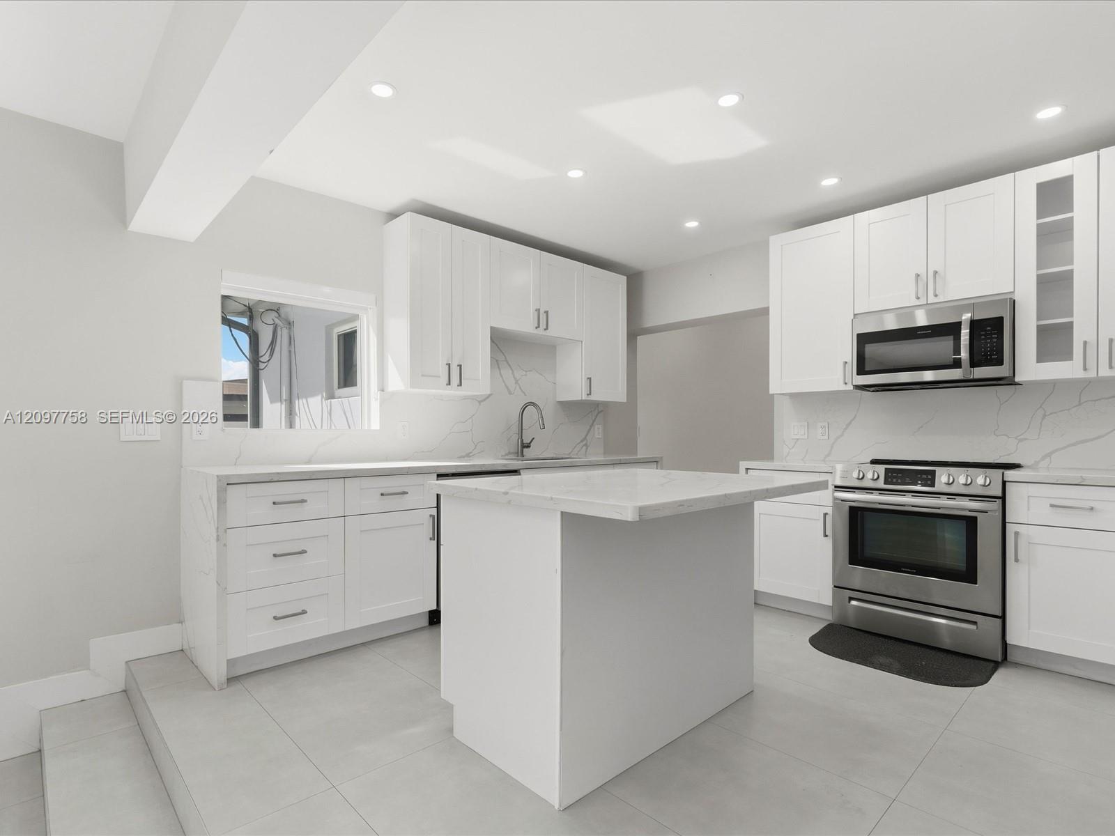 8440 Southwest 34th Terrace Miami, FL 33155 - Photo 10 of 69 Gallery Image 10