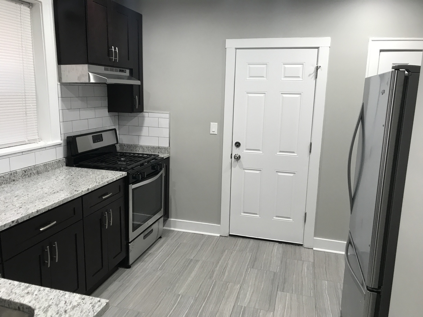 5526 North Artesian Avenue Chicago, IL 60625 - Photo 2 of 15