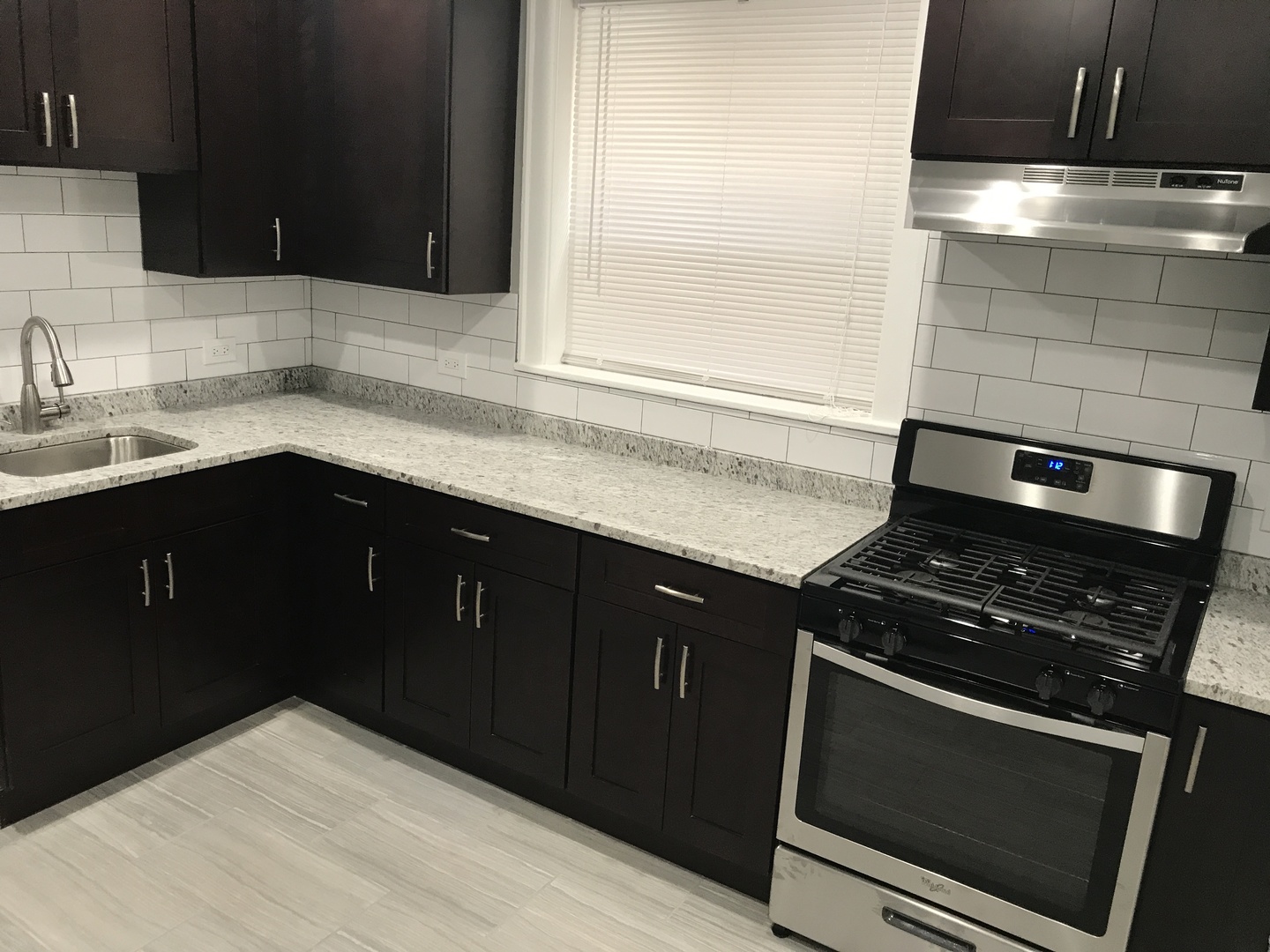 5526 North Artesian Avenue Chicago, IL 60625 - Photo 3 of 15