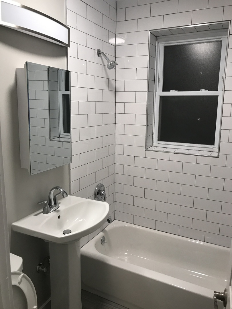 5526 North Artesian Avenue Chicago, IL 60625 - Photo 9 of 15