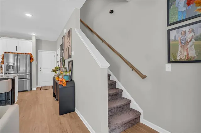 a view of entryway and workspace