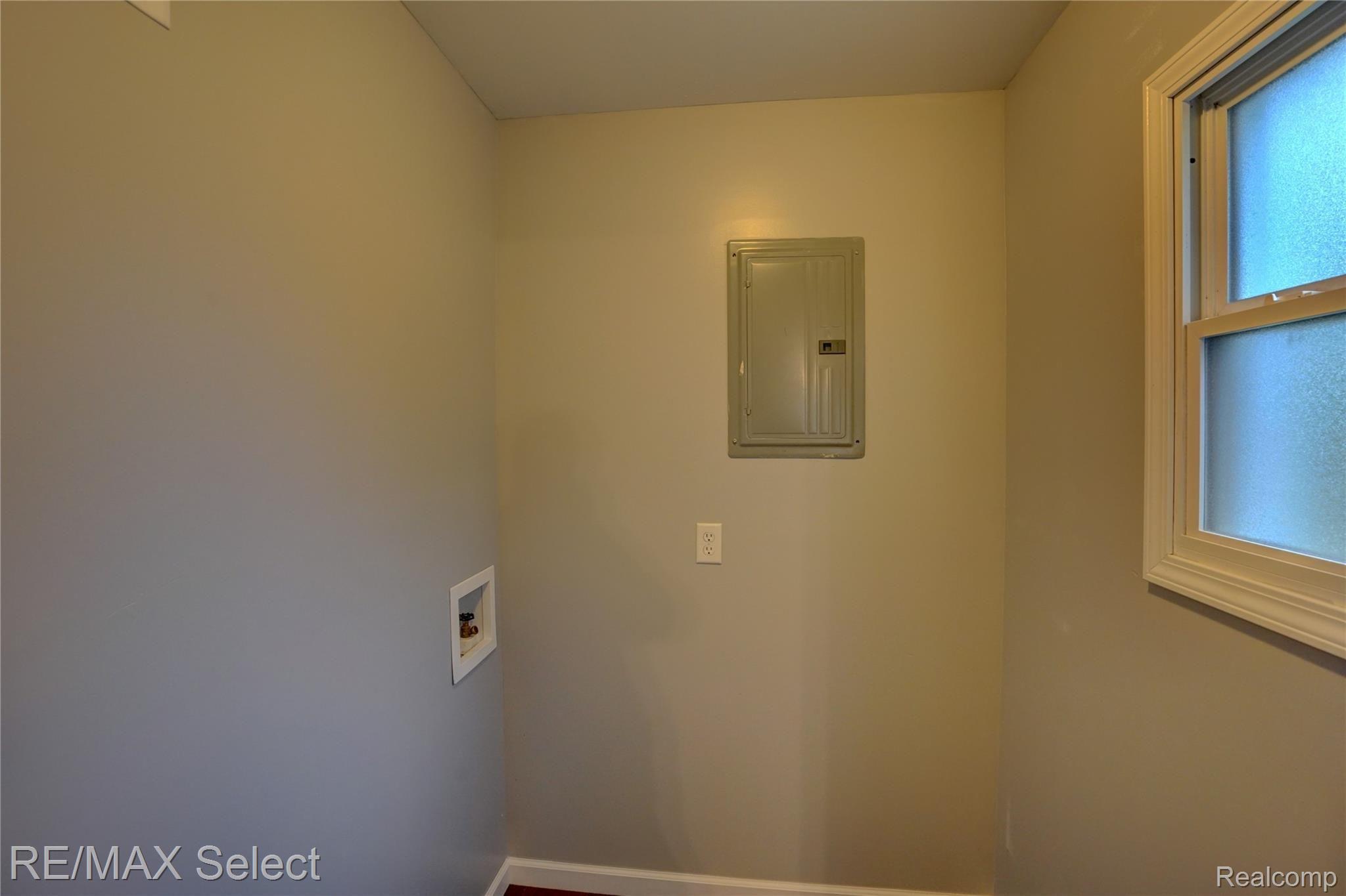 4083 Richfield Road Flint, MI 48506 - Photo 10 of 21 4083 Richfield Road 32.jpg