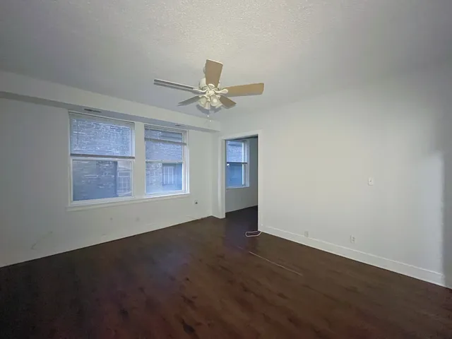 $1,250 | 3727 North Pine Grove Avenue, Unit 203, Chicago, IL 60613