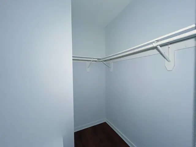 $1,250 | 3727 North Pine Grove Avenue, Unit 203, Chicago, IL 60613