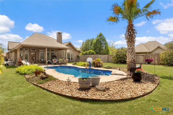 $450,000 | 2194 Pioneer Pass, Seguin, TX 78155