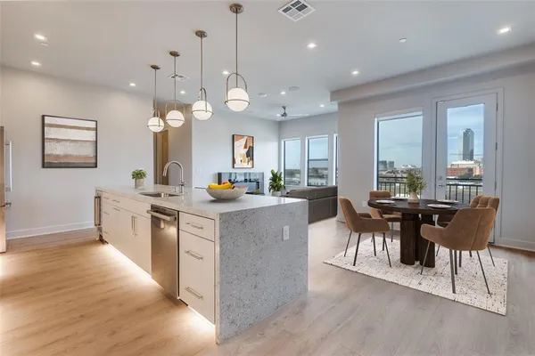 $575,000 | 1900 South Ervay Street, Unit 512, Dallas, TX 75215