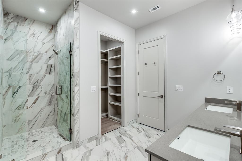 1900 South Ervay Street, Unit 512 Dallas, TX 75215 - Photo 16 of 22 a view of a bathroom with a bathtub and shower