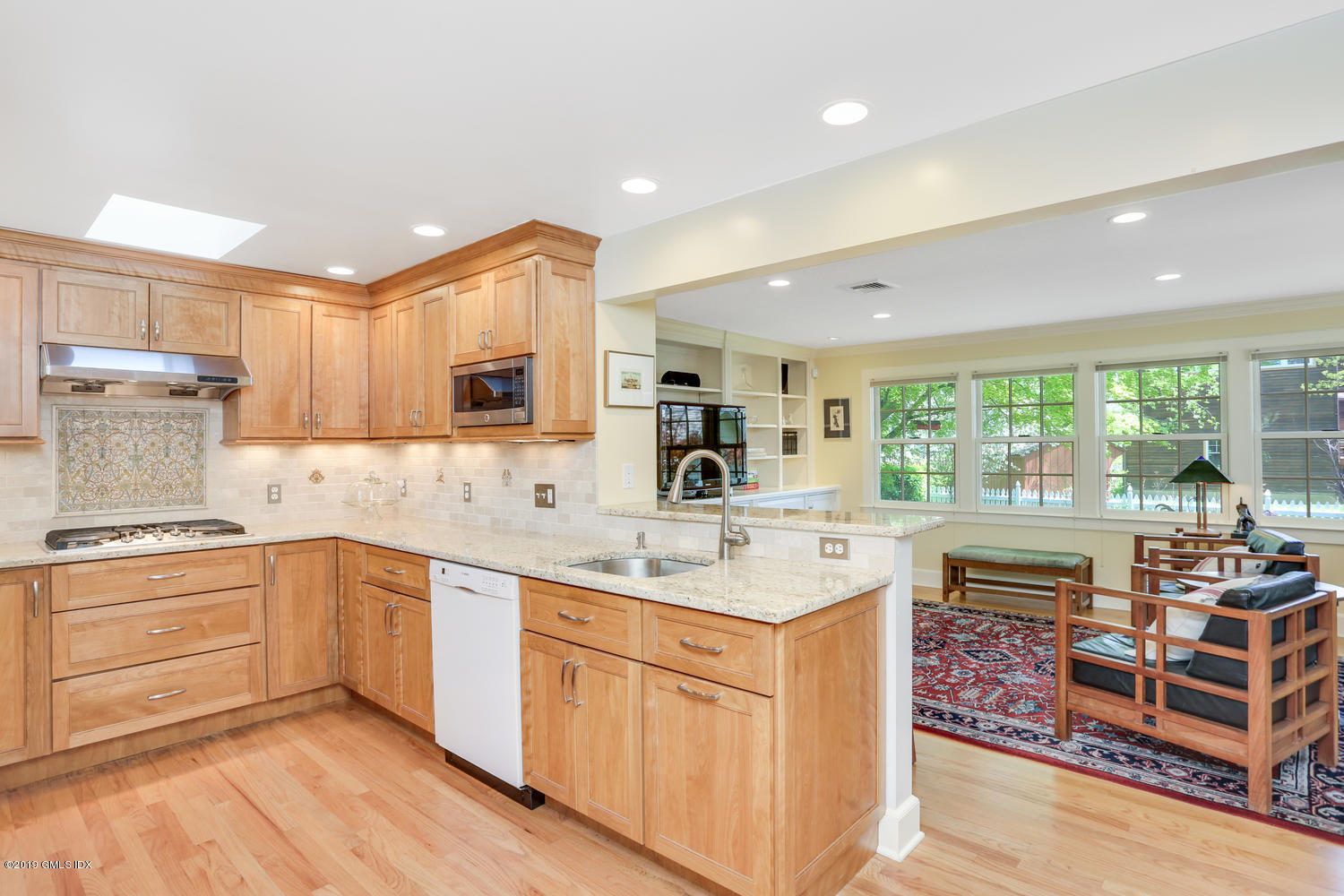 6 Grimes Road Old Greenwich, CT 06870 - Photo 8 of 28 6 Grimes Rd Old Greenwich CT-large-015-3