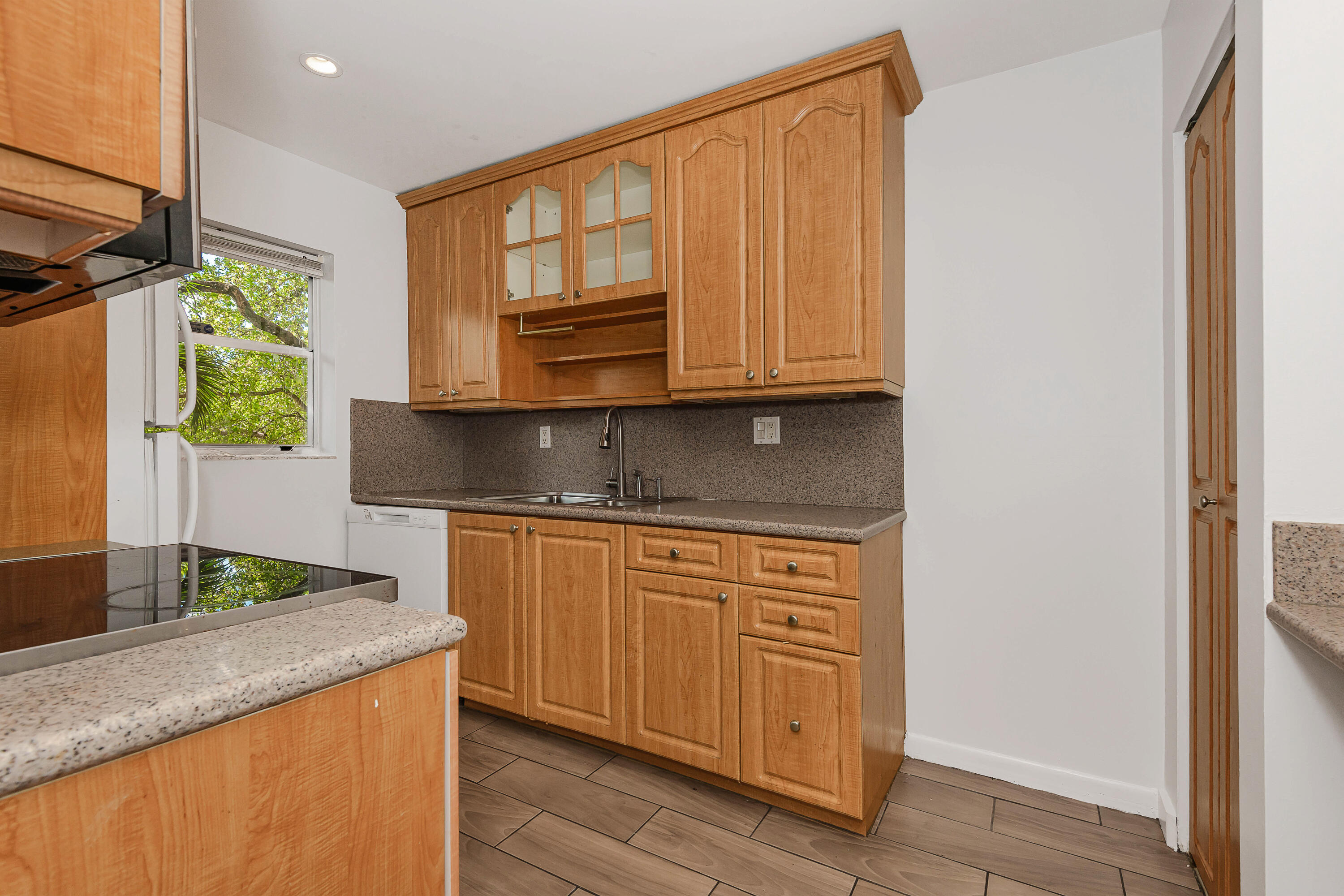 5790 Stirling Road, Unit 308 Hollywood, FL 33021 - Photo 4 of 16 0-11