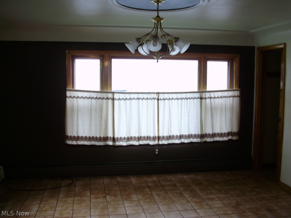 35 Reed Street Struthers, OH 44471 - Photo 4 of 12 Dining Room, with heated tile floors