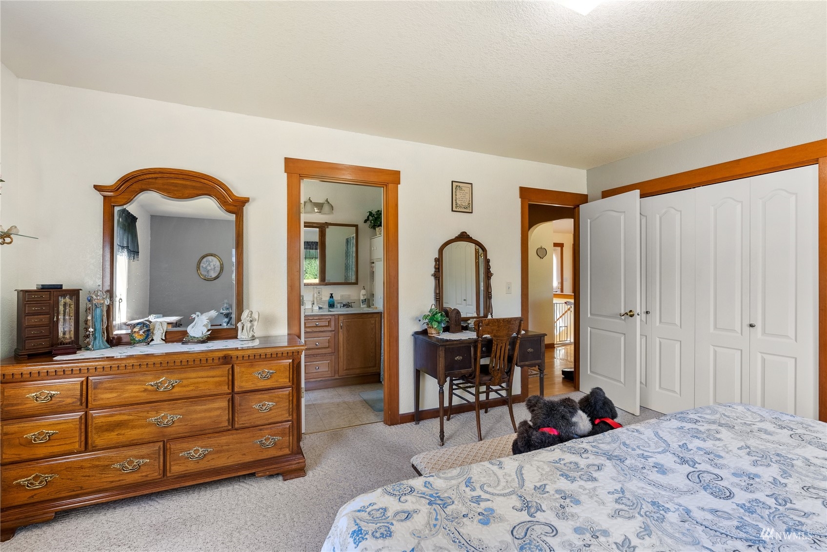 549 Deep Creek Road Chehalis, WA 98532 - Photo 17 of 40 a bed room with a bed and a chair