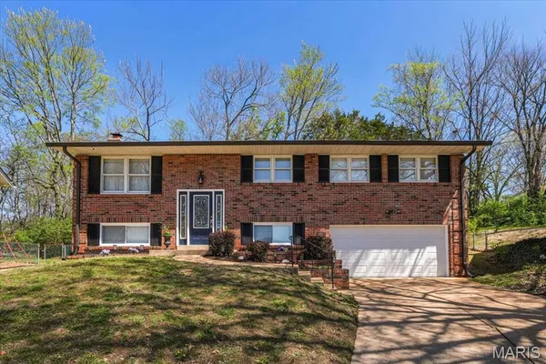 $359,900 | 3201 Yorkchester Drive, St. Louis, MO 63129