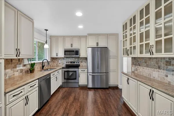 $359,900 | 3201 Yorkchester Drive, St. Louis, MO 63129