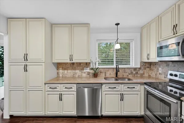 $359,900 | 3201 Yorkchester Drive, St. Louis, MO 63129