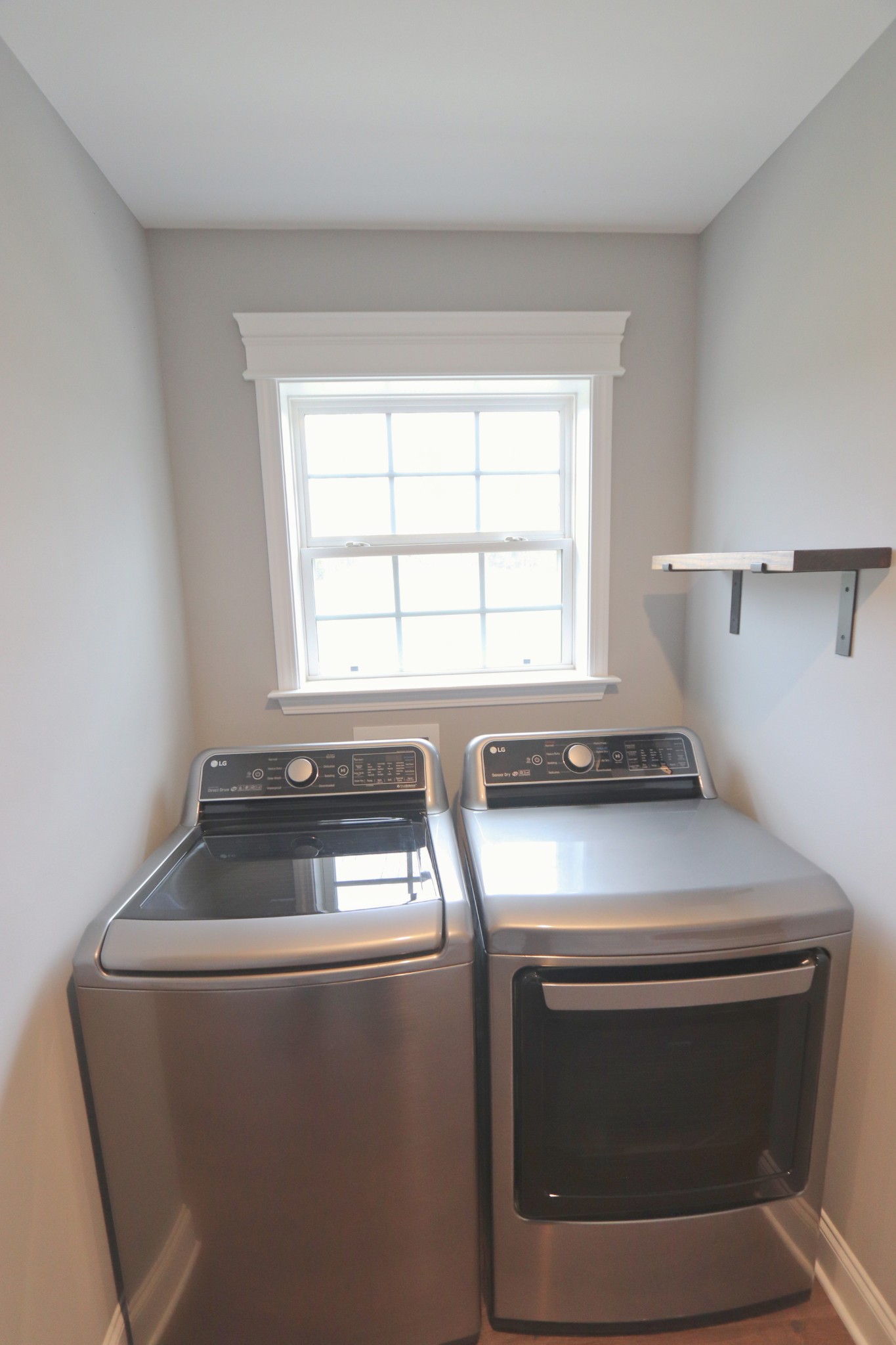 395 Harrison Road Shelbyville, TN 37160 - Photo 16 of 30 a utility room with dryer and washer