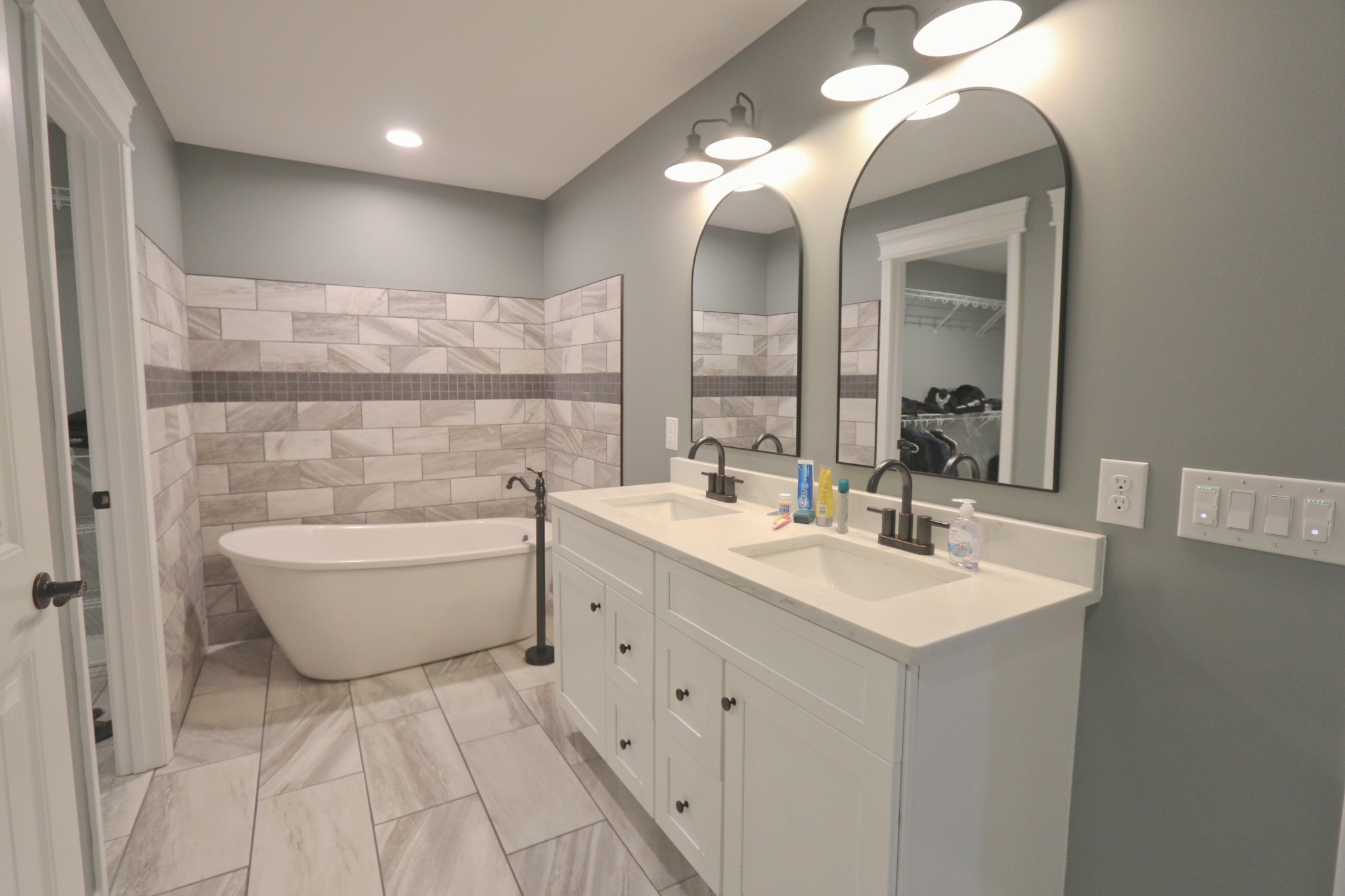 395 Harrison Road Shelbyville, TN 37160 - Photo 23 of 30 a bathroom with a double vanity sink mirror and bathtub