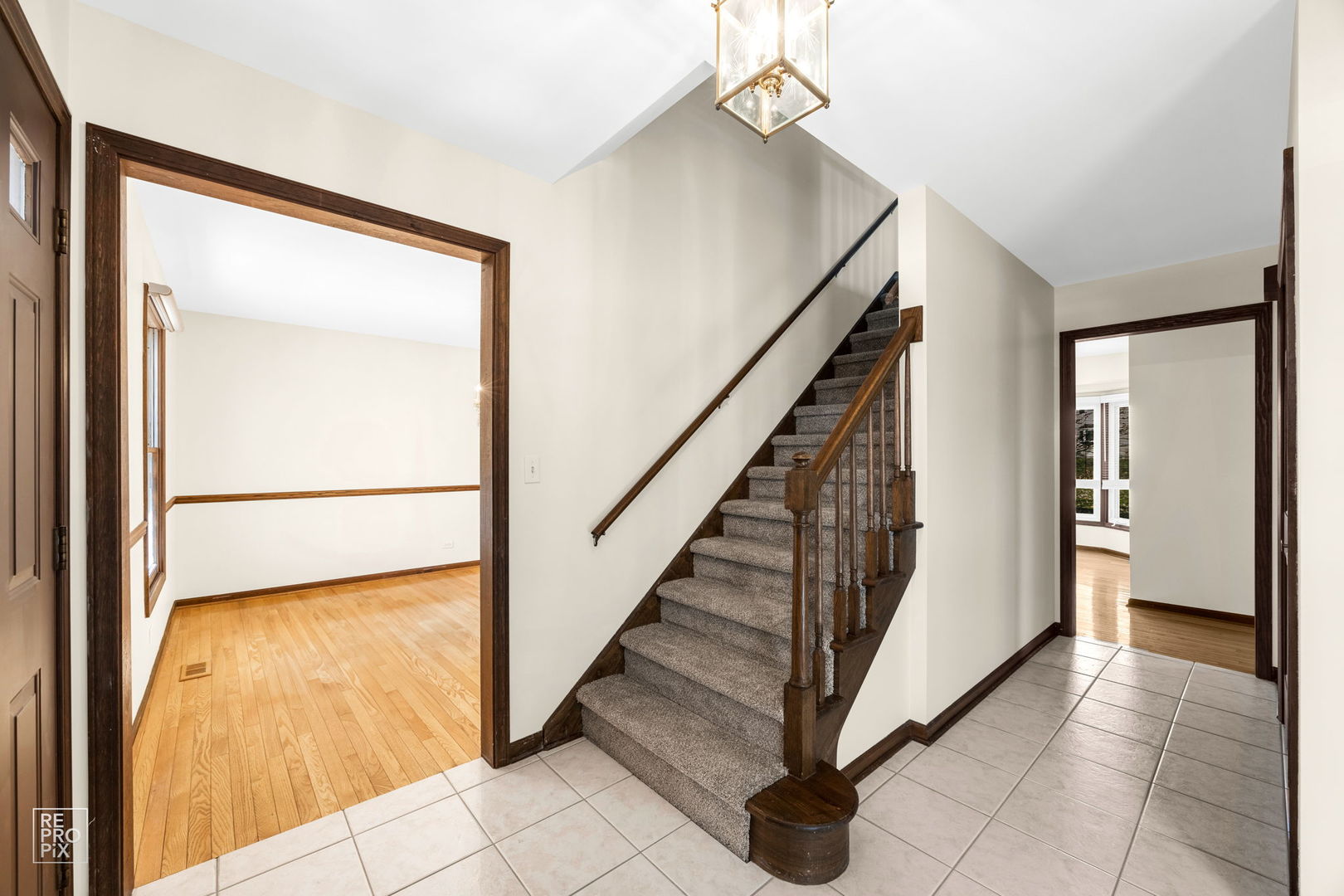 469 Staunton Road Naperville, IL 60565 - Photo 3 of 19 Gallery Image 3