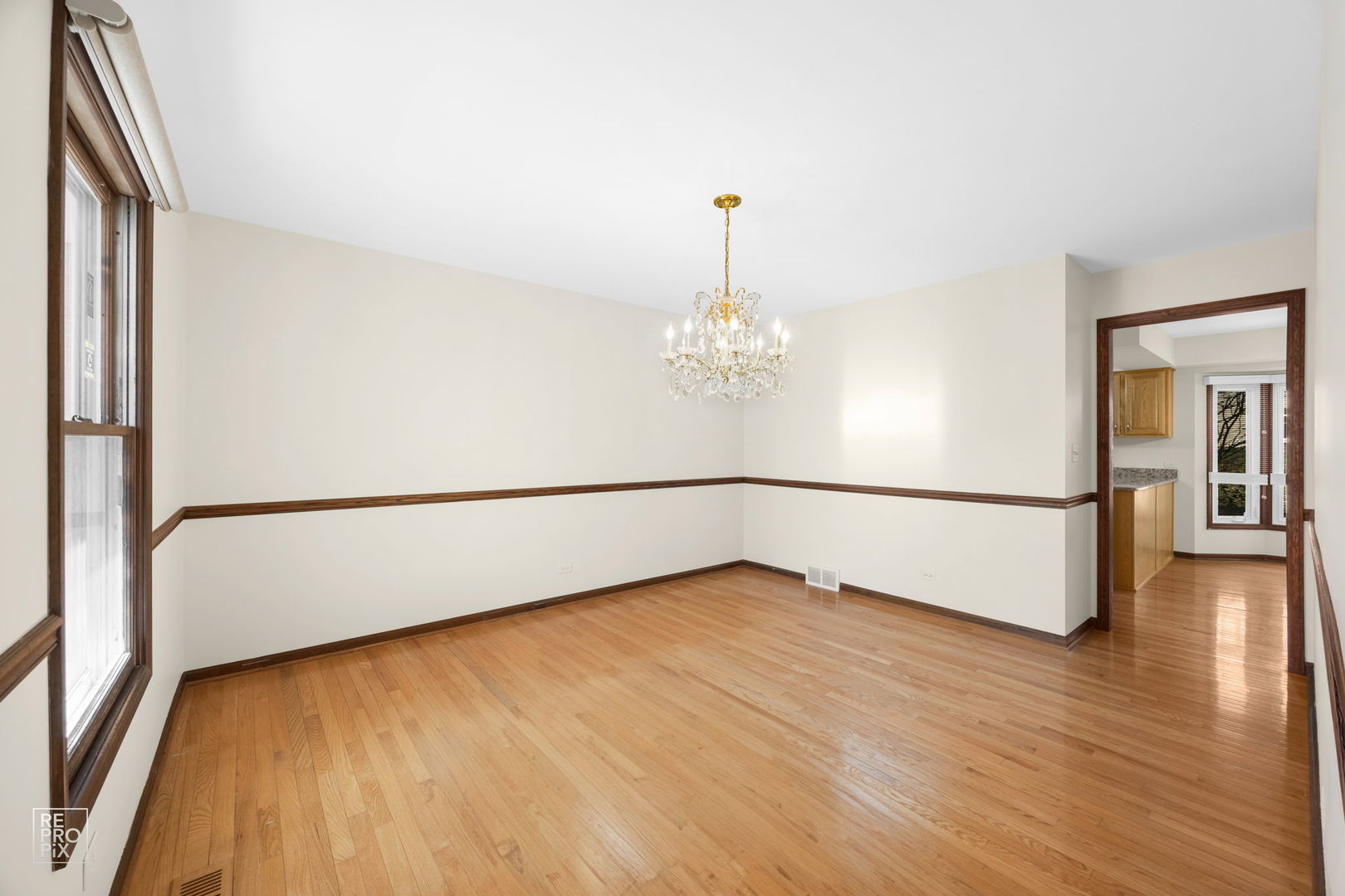 469 Staunton Road Naperville, IL 60565 - Photo 5 of 19 Gallery Image 5