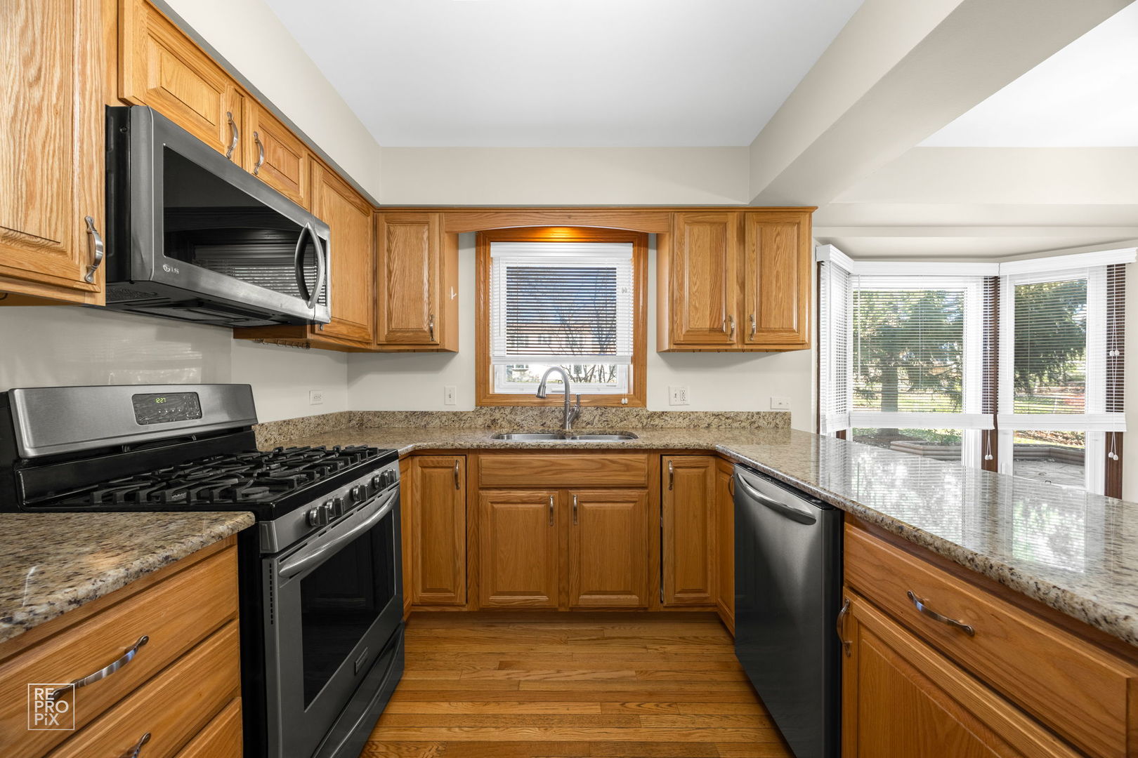 469 Staunton Road Naperville, IL 60565 - Photo 7 of 19 Gallery Image 7