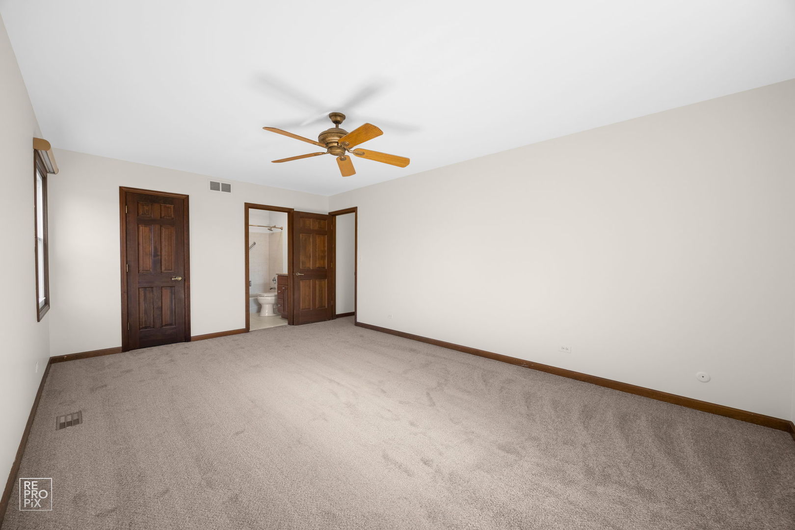 469 Staunton Road Naperville, IL 60565 - Photo 9 of 19 Gallery Image 9