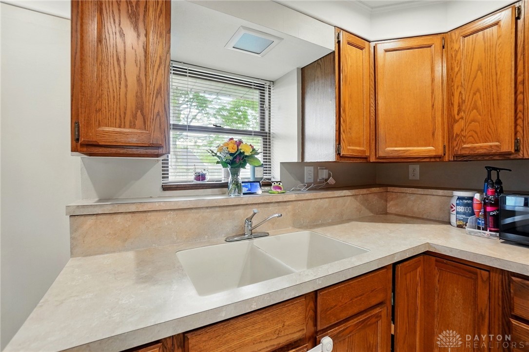 813 Kenosha Road Kettering, OH 45429 - Photo 12 of 20