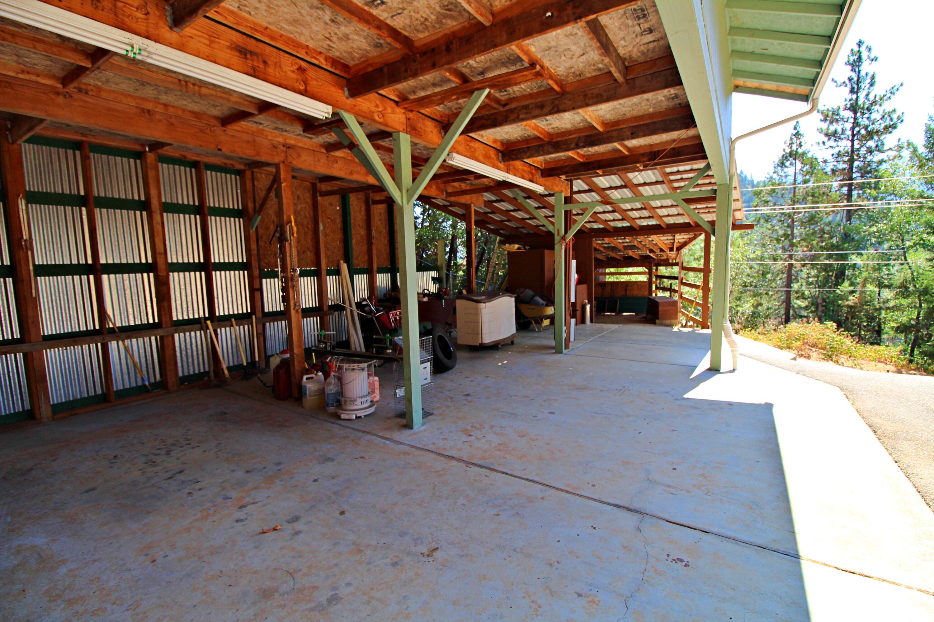 7732 North Applegate Road Grants Pass, OR 97527 - Photo 35 of 40 Carport