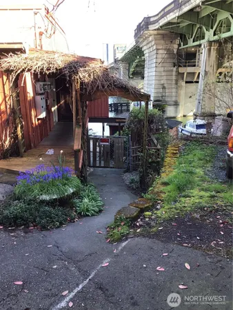 $298,000 | 3304 Fuhrman Avenue East, Unit 10, Seattle, WA 98102